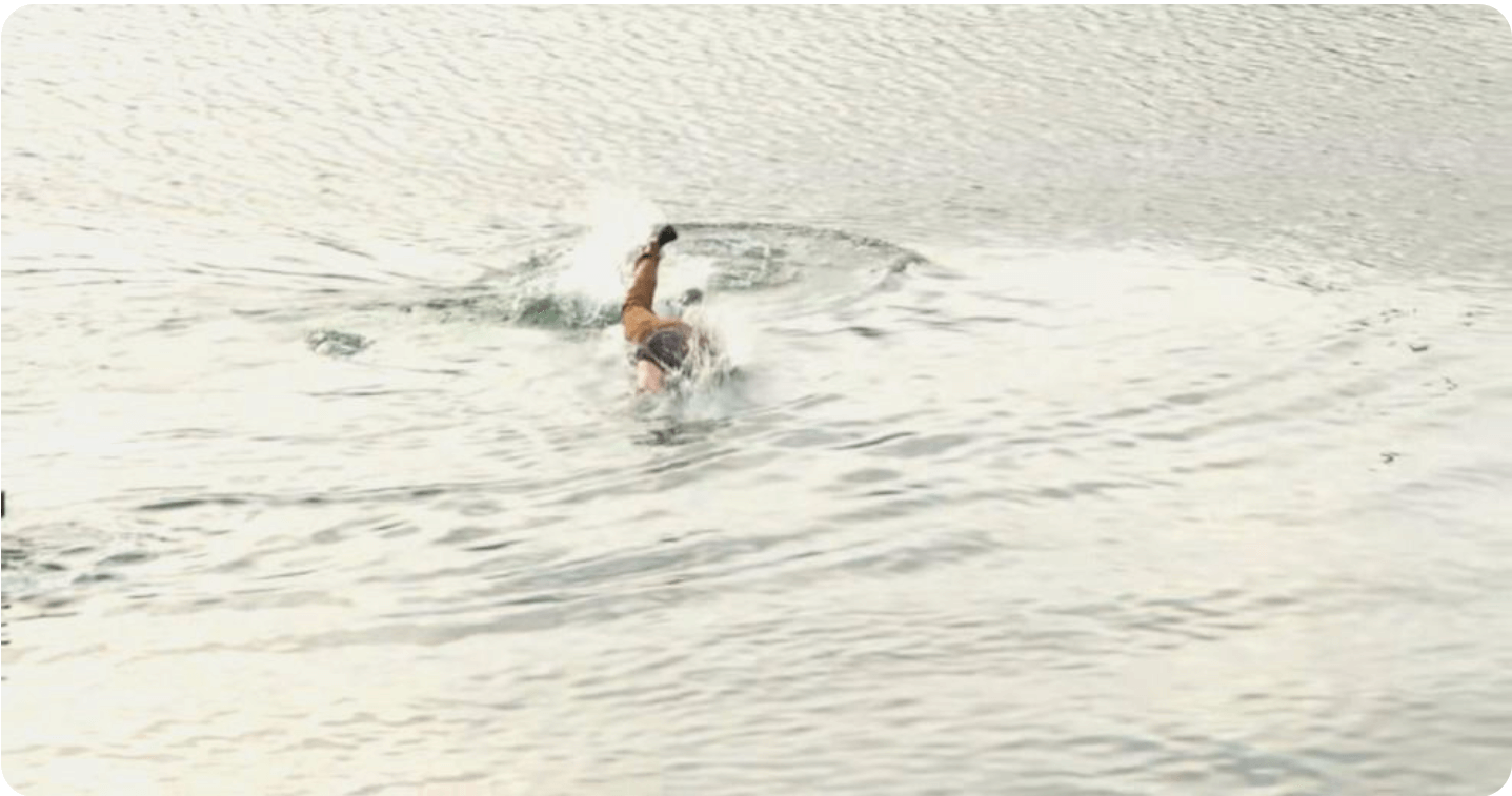 ABC News' Matt Gutman demonstrates how to escape from a car sinking in water.